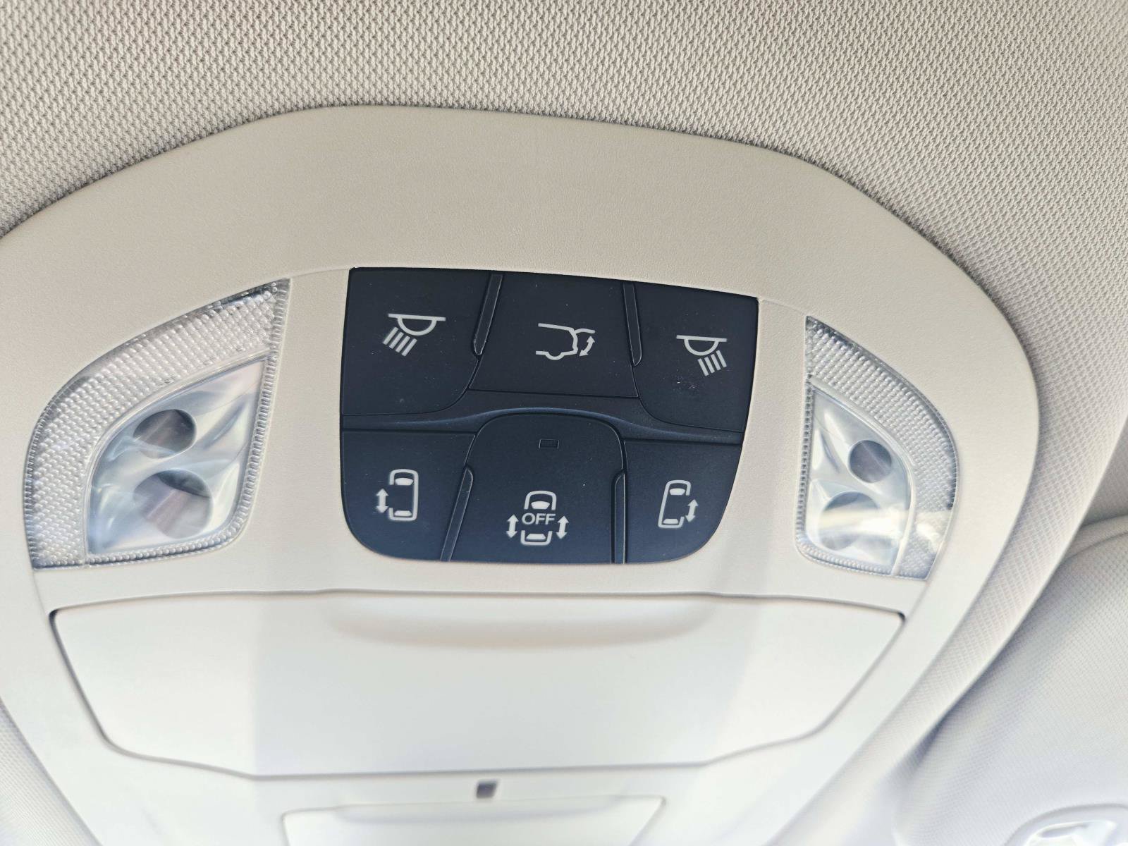 Used 2024 Chrysler Pacifica Touring-L FWD image 37
