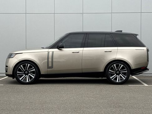 Used 2023 Land Rover Range Rover SE image 2