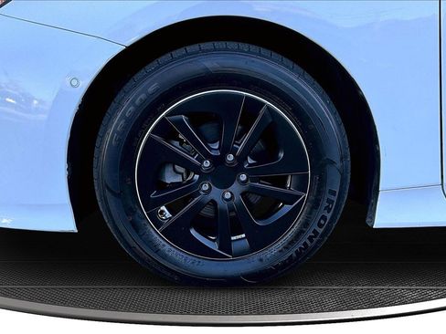 Used 2022 Toyota Prius L Eco image 33