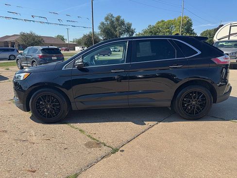 Used 2019 Ford Edge Titanium w/ Equipment Group 301A AWD/4WD image 3