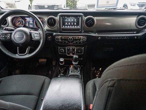 Used 2018 Jeep Wrangler Unlimited Rubicon AWD/4WD image 15