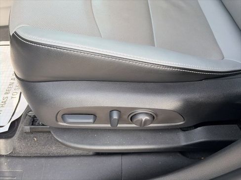 Used 2022 GMC Terrain SLT w/ Tech Package image 19