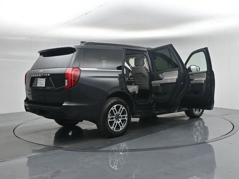 Used 2025 Ford Expedition Active image 36