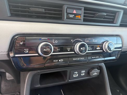 Certified 2025 Honda Pilot Touring image 21