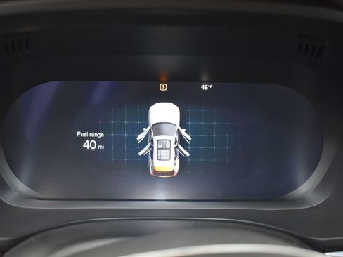 Used 2024 Volvo XC60 B5 Plus image 24