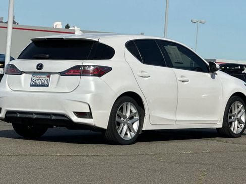 Used 2015 Lexus CT 200h image 2