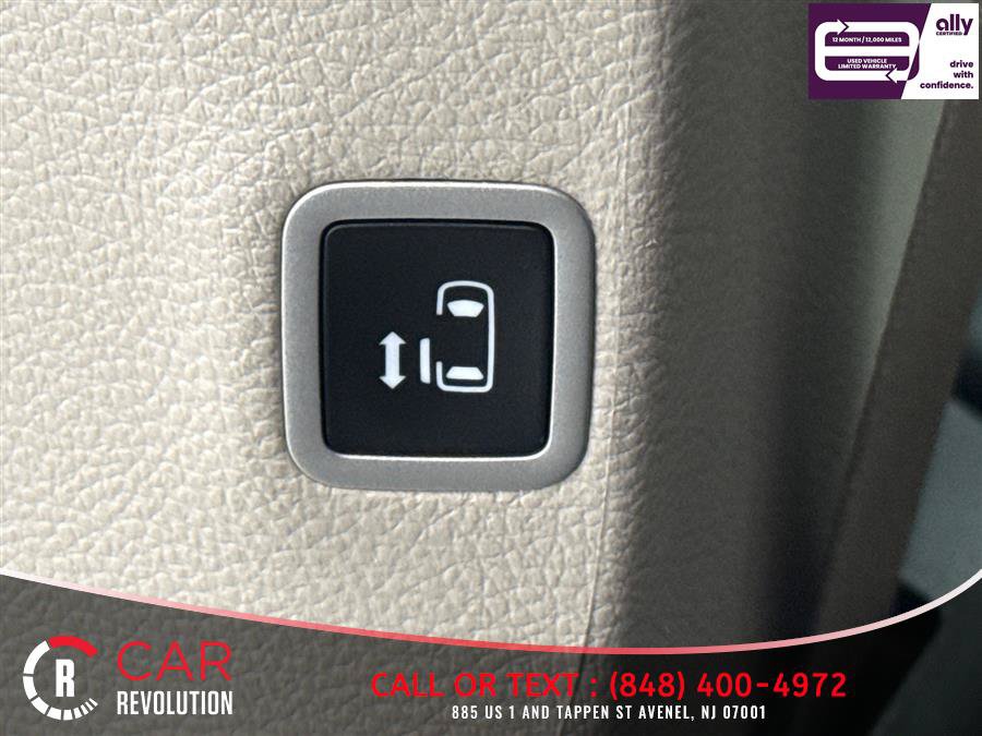Used 2024 Chrysler Pacifica Limited FWD image 70