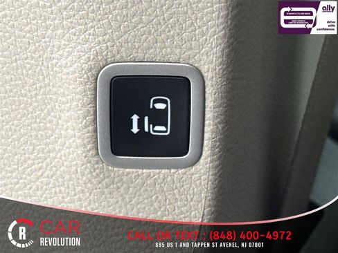 Used 2024 Chrysler Pacifica Limited FWD image 70