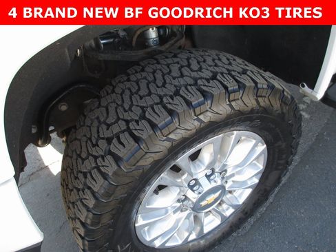 Used 2022 Chevrolet Silverado 2500 High Country w/ Z71 Off-Road Package image 3