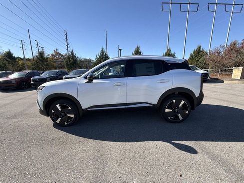 New 2026 Nissan Kicks SR FWD image 5