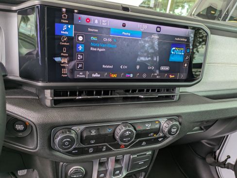Used 2025 Jeep Wrangler Sport AWD/4WD image 19