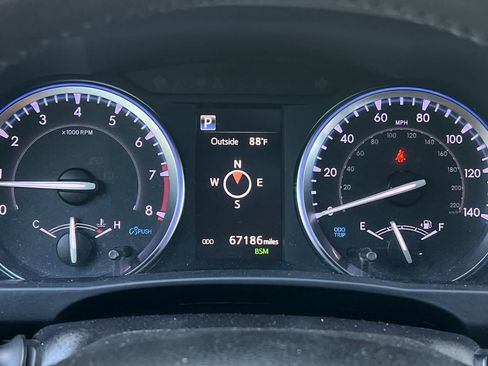 Used 2019 Toyota Highlander XLE FWD image 26
