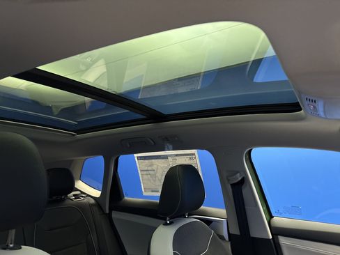 New 2026 Volkswagen Taos SE image 24