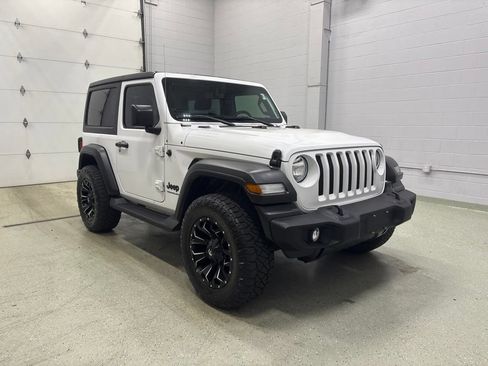 Used 2022 Jeep Wrangler Sport AWD/4WD image 2