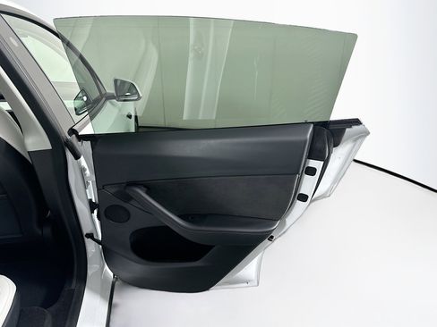 Used 2023 Tesla Model Y Long Range image 29