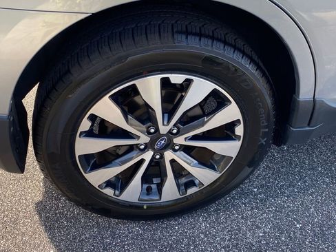 Used 2017 Subaru Outback 2.5i Limited image 11
