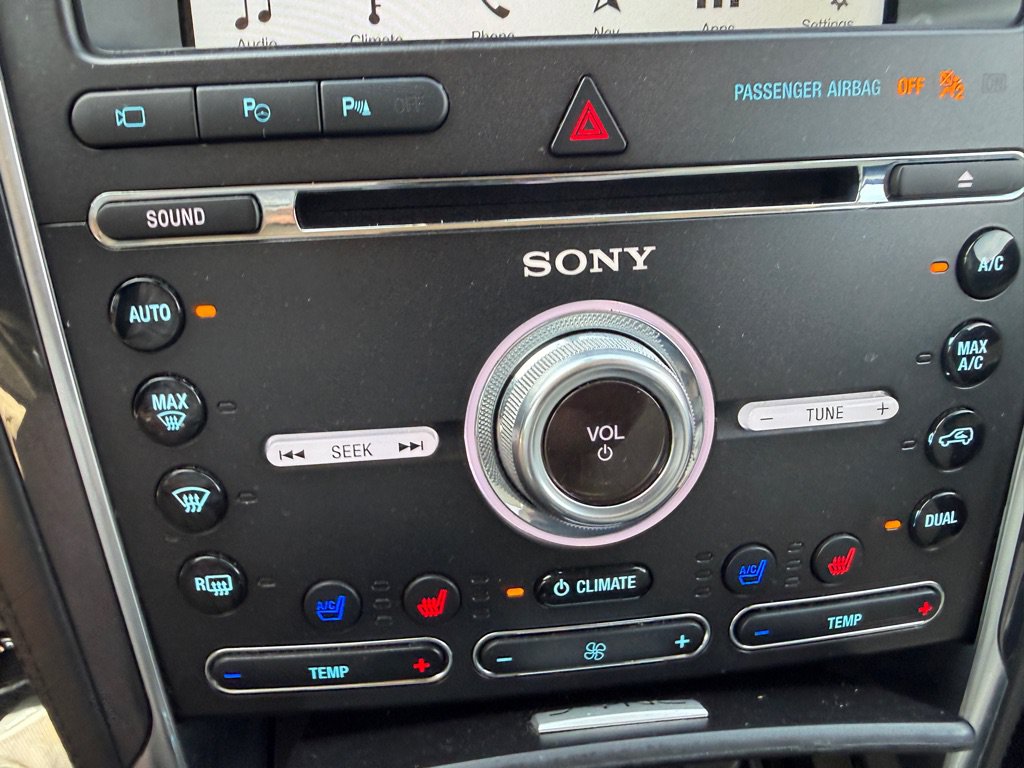 Used 2018 Ford Explorer Platinum AWD/4WD image 25