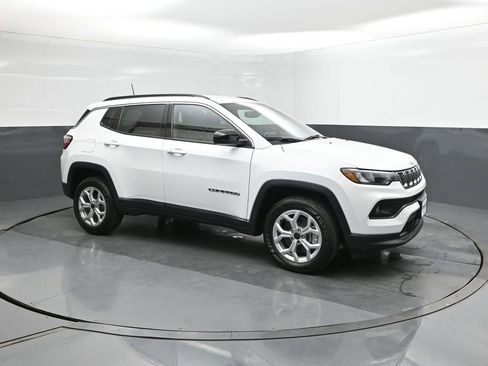 New 2026 Jeep Compass Latitude image 17