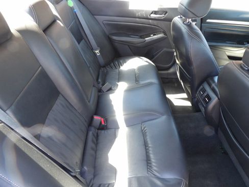 Used 2020 Nissan Altima 2.0 Platinum FWD image 14