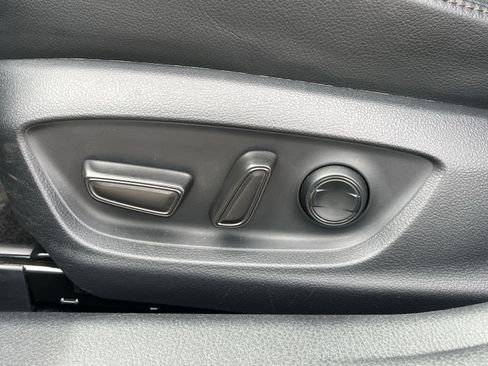 Used 2019 Toyota Camry XLE image 13