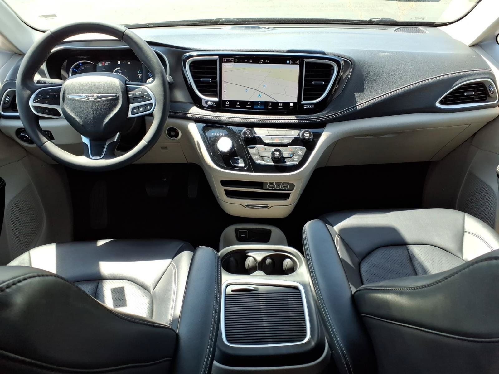 Used 2024 Chrysler Pacifica Limited FWD image 12