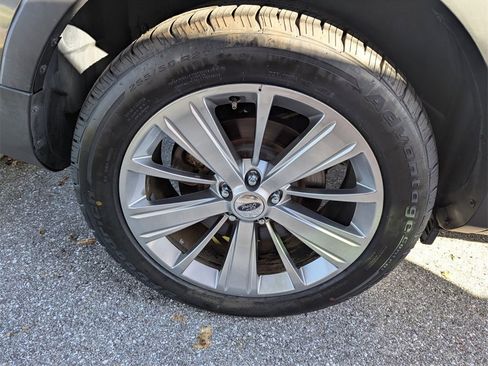 Used 2018 Ford Explorer Limited image 22