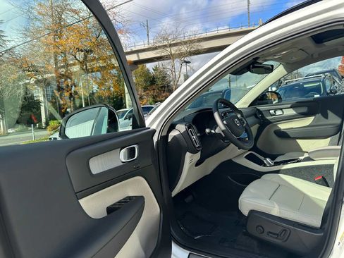 Used 2025 Volvo XC40 B5 Plus w/ Protection Package Premier image 20