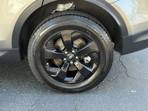 Used 2023 Land Rover Discovery Sport S image 11