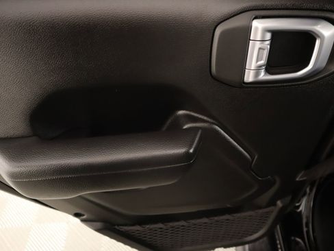Used 2025 Jeep Wrangler Unlimited Sport AWD/4WD image 16