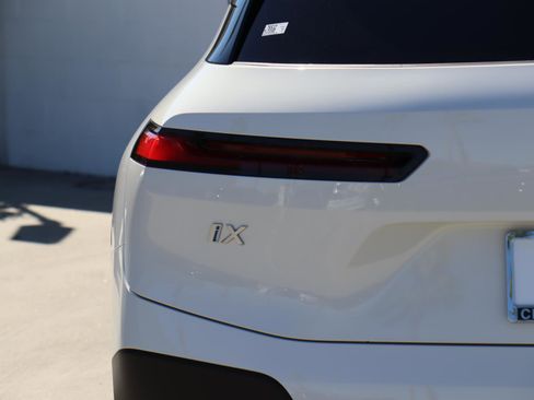 Used 2025 BMW iX xDrive50 w/ Convenience Package image 5