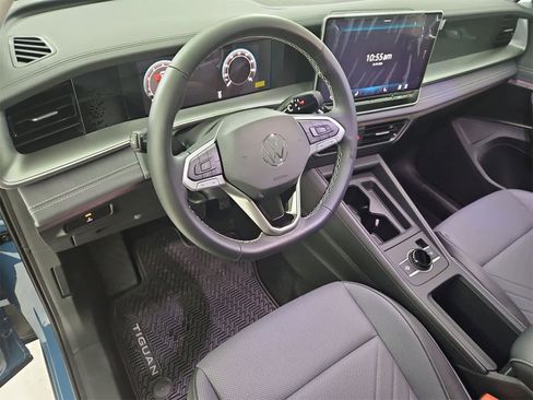 New 2026 Volkswagen Tiguan SE image 2