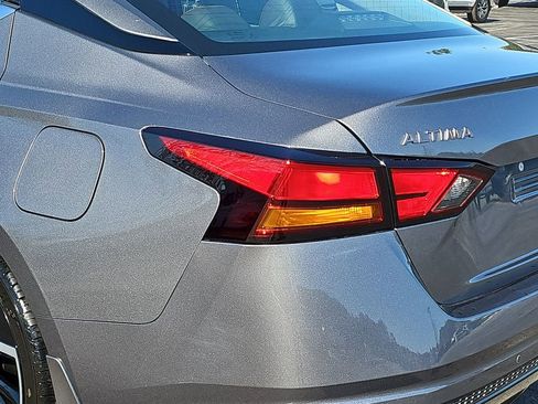 Used 2024 Nissan Altima 2.5 SR w/ SR Premium Package image 38