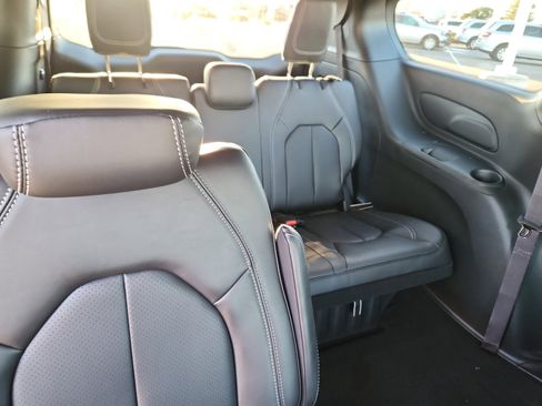 New 2026 Chrysler Pacifica Select image 19