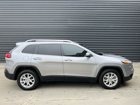 Used 2018 Jeep Cherokee Latitude image 9