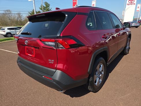 Used 2022 Toyota RAV4 XLE w/ Convenience Package image 3