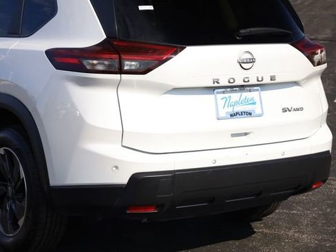 Used 2024 Nissan Rogue SV image 7