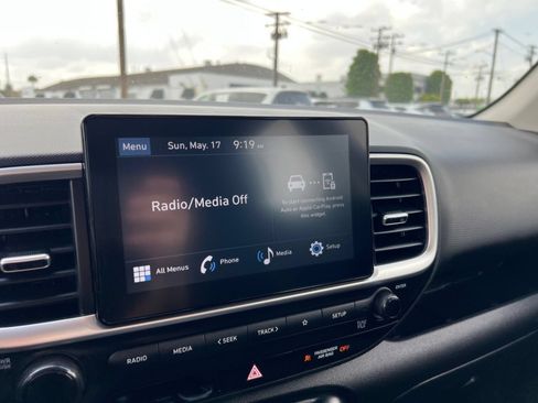 Used 2025 Hyundai Venue SEL FWD image 21