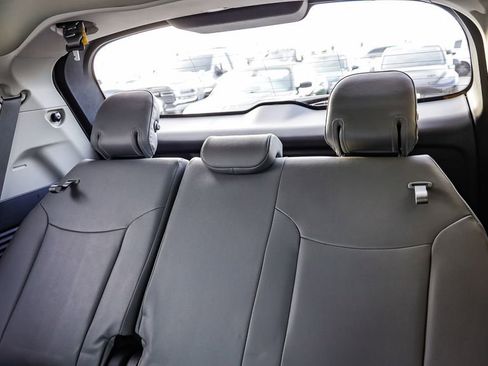 Used 2023 Toyota Sienna Limited image 23