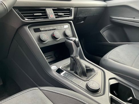 Used 2022 Volkswagen Taos SE image 19