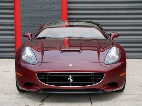 Used 2010 Ferrari California RWD image 6