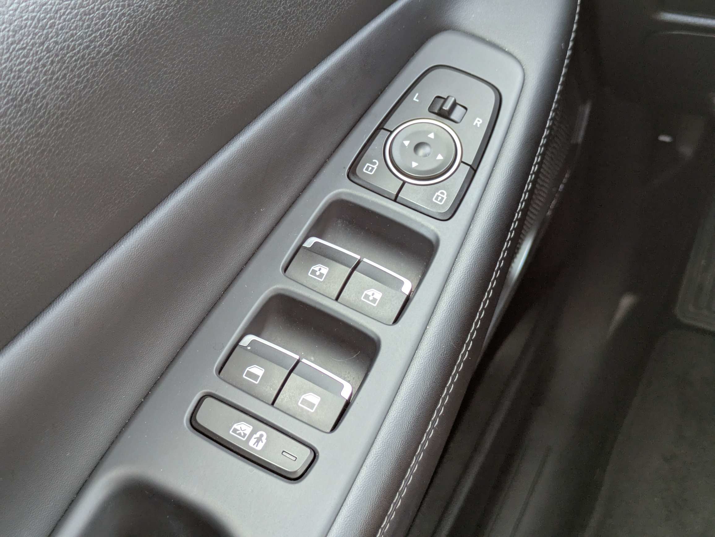 Used 2023 Hyundai Santa Fe SEL w/ Premium Package FWD image 24