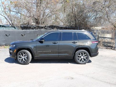 Used 2024 Jeep Grand Cherokee Limited image 2