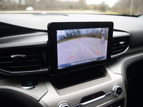 Used 2023 Ford Explorer XLT w/ Equipment Group 202A image 10