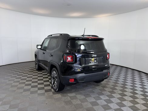 Used 2018 Jeep Renegade Latitude w/ Cold Weather Group image 8