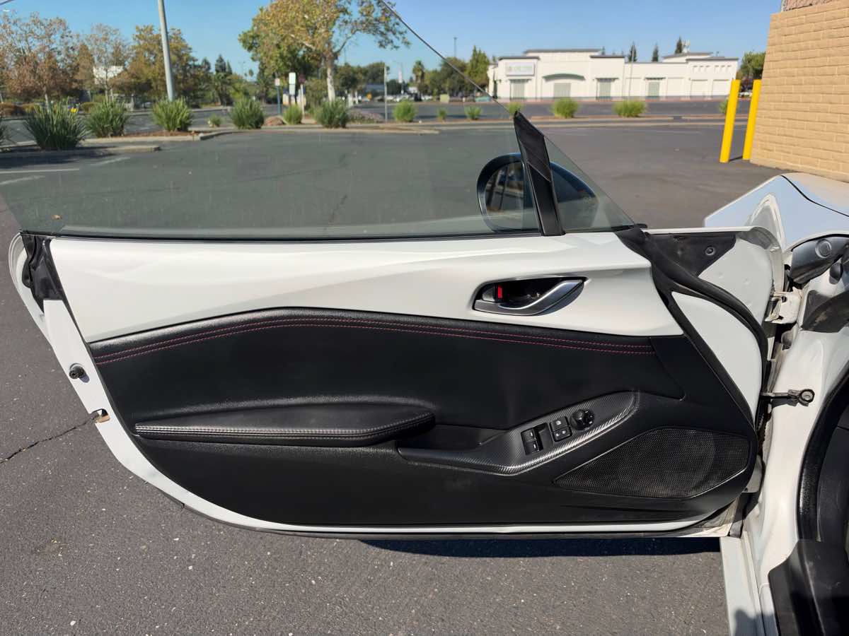 Used 2016 MAZDA MX-5 Miata Club RWD image 12