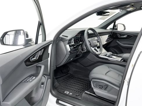 Certified 2025 Audi Q7 3.0T Premium w/ Convenience Package image 7