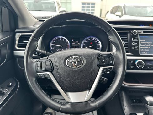 Used 2017 Toyota Highlander XLE AWD/4WD image 53