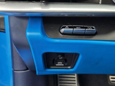 Used 2022 Chevrolet Corvette Stingray w/ Engine Appearance Package image 25