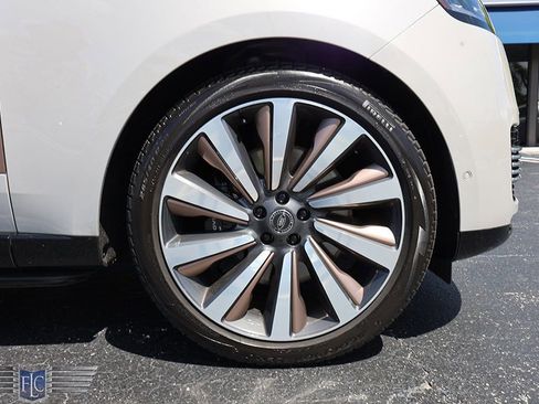 Used 2024 Land Rover Range Rover SV image 65