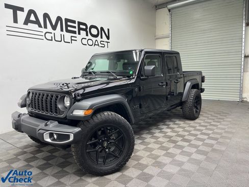 Used 2025 Jeep Gladiator Sport image 2